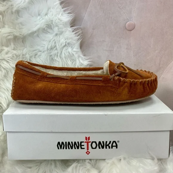 NEW IN BOX Minnetonka Cally Brown Suede Leather Moccasins size 11 - Picture 1 of 5